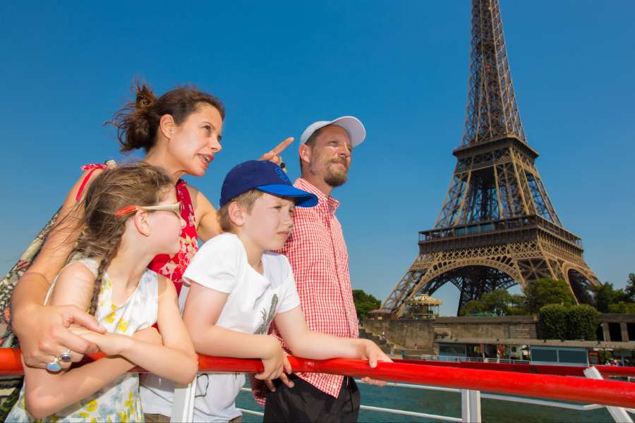 La croisière bateau mouche en famille