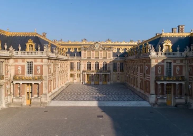 La cour du chateaux de Versailles