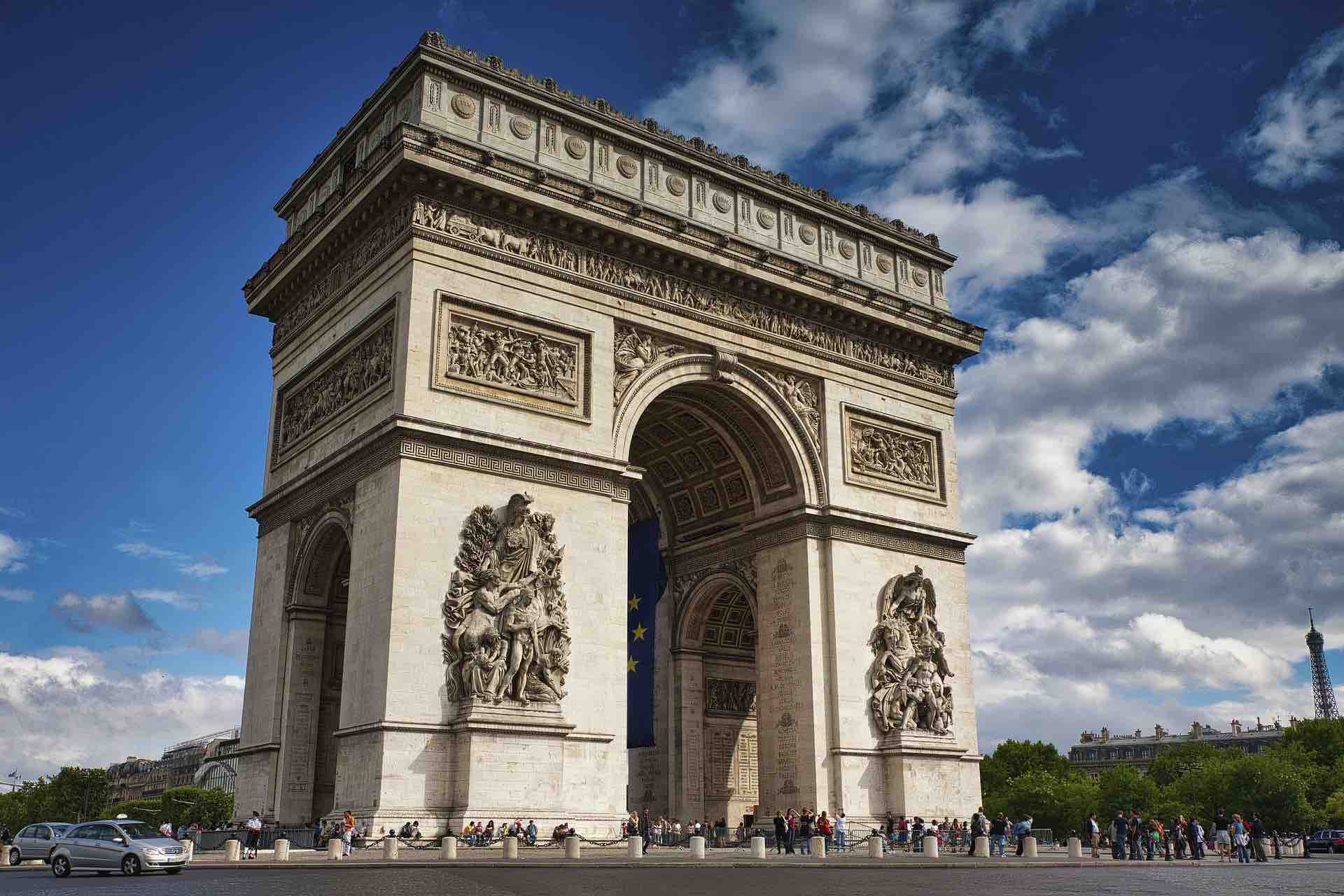 L'Arc de Triomphe et sa vue sur tout Paris >> Gratuit pour les 18 ans